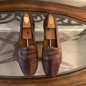 Footjoys brown leather low tops gator pattern